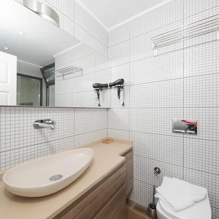 Modern & Spacious In Kalamar Bay *