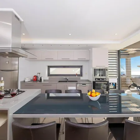 Modern & Spacious In Kalamar Bay Vila *