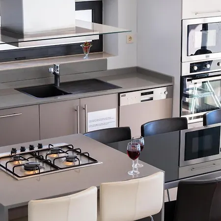 Vila Modern & Spacious In Kalamar Bay