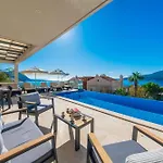Modern & Spacious In Kalamar Bay