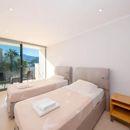 Villa Modern & Spacious In Kalamar Bay *