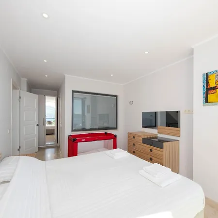 Villa Modern & Spacious In Kalamar Bay *