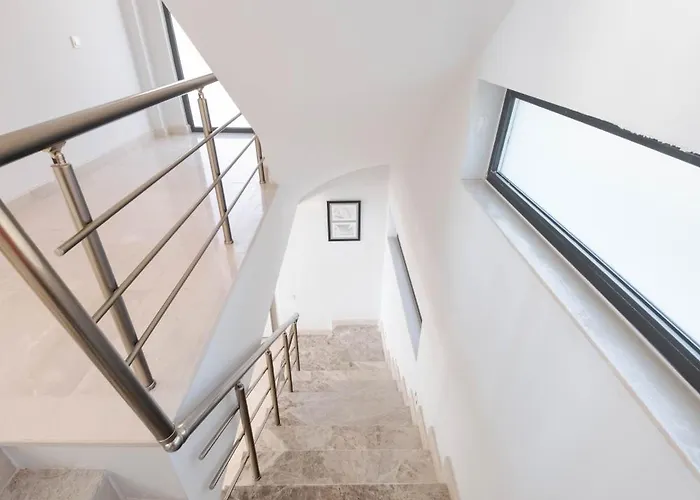 别墅 Modern & Spacious In Kalamar Bay *