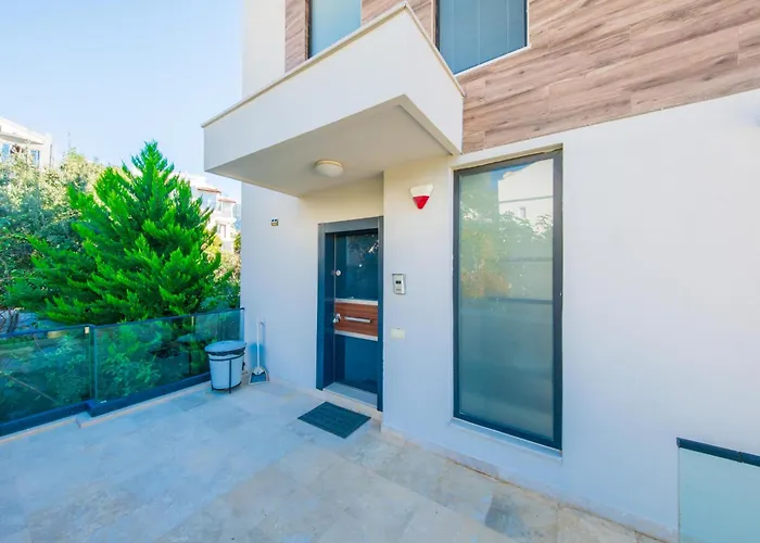 Modern & Spacious In Kalamar Bay Vila