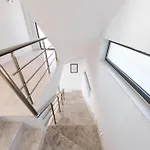 Villa Modern & Spacious In Kalamar Bay *