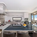 Modern & Spacious In Kalamar Bay Villa *