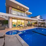 Modern & Spacious In Kalamar Bay Villa