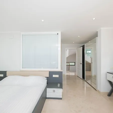 Modern & Spacious In Kalamar Bay
