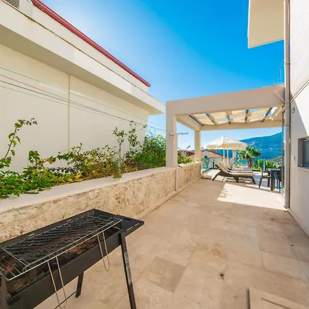 Modern & Spacious In Kalamar Bay Villa