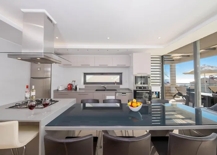 Modern & Spacious In Kalamar Bay Villa *