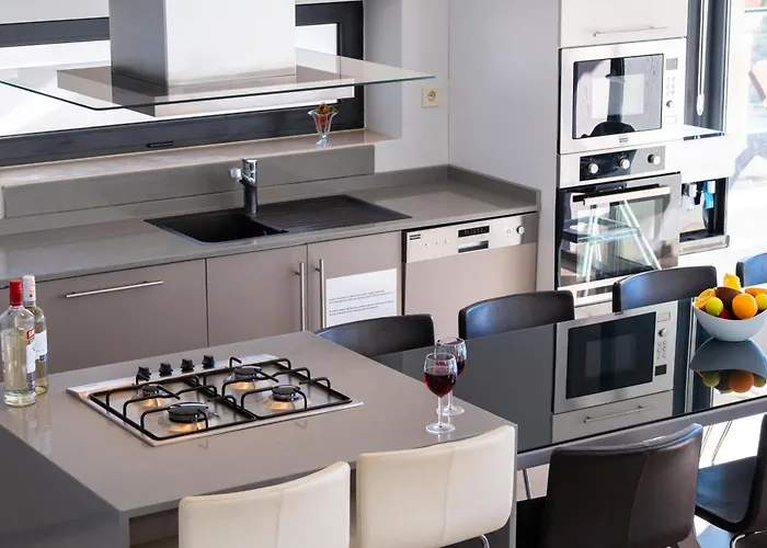 Villa Modern & Spacious In Kalamar Bay