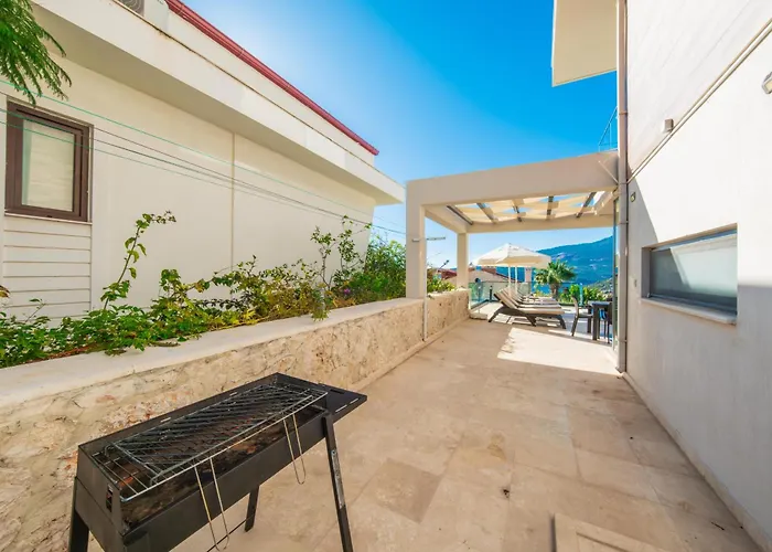 Modern & Spacious In Kalamar Bay Villa
